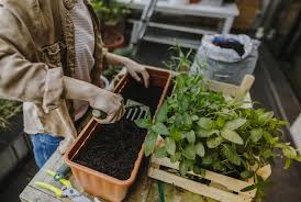 These 26 diy garden ideas can be pulled off by anyone sets their mind to it! Create A Diy Planter Box And Other Balcony Gardening Ideas