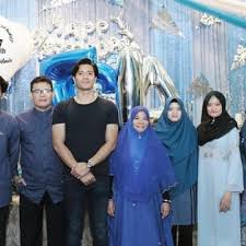 Dalam satu siaran media yang dikirimkan oleh wakil kedua dua mereka, fattah amin & fazura berjanji untuk mengadakan sidang media pada 23 november ini sekembalinya mereka dari tanah suci. Semua Bertudung Labuh Manisnya Penampilan Ibu Dan Adik Beradik Perempuan Fattah Amin