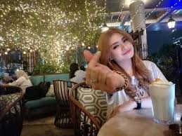 Curhatannya jadi viral, kiky saputri minta tidak dikaitkan dengan sule. Menguak Fakta Nathalie Holscher Youtuber Cantik Yang Dekat Dengan Sule