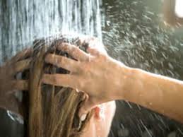 Baking soda is mildly abrasive and extremely effective at removing hair dye. Birnenschnaps Mit Diesem Rezept Einfach Selber Machen Hair Color Remover Washing Hair Natural Hair Washing