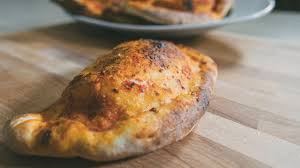 Maybe you would like to learn more about one of these? Calzone Al Forno Mozzarella E Pomodoro Ricetta Del Tipico Panzerotto Al Forno