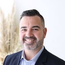 Justin Pell's Instagram, Twitter & Facebook