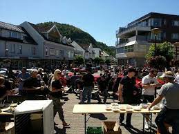 Vi ligger midt i hjertet av lyngdal sentrum, og har ett bredt utvalg av sko til hele familientelefon 21 07 94 95, facebook: Lyngdal Sentrum Picture Of Hike To Skrelia Lyngdal Municipality Tripadvisor