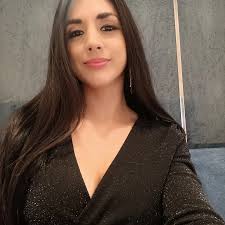 Ayer en la revelación de la colección centenario de camisetas del ídolo del  Astillero, donde se presentó también el 11 histórico de Barcelona 💛🖤  #centenariobarcelona #barcelona