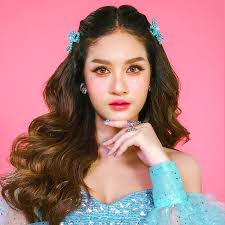 Elaina Michelle (@elainamich) Net Worth and Earnings: Detailed Analysis of  Income 2025