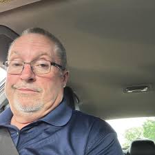 Sitting in a 5 Minute Oil Change place for 15 minutes now and they haven't  changed my oil yet.