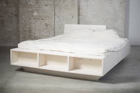 Design Bett Aus Massivholz Mit Stil Und Stauraum Massivholzbett Weiss Bett Kopfteil Bett