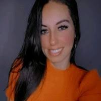 Kelly Borges's Instagram, Twitter & Facebook