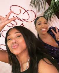 Aria Bell (@bellaire_) • Instagram photos and videos