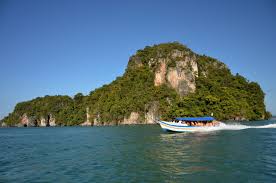 Because of its popularity, this tour is offered by virtually all tour operators, travel stalls. 12 12 Flash Sales Langkawi Island Hopping Packages For 4 Hours With Eagle Feeding Travelog