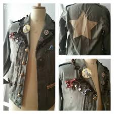 Veritable Veste Militaire Customisee Avec Etoile Appliquee Dans Le Dos Piec Veste Militaire Customiser Veste Militaire Customiser Veste