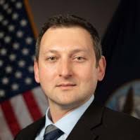 200+ profilů „Epshteyn“