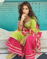 Reposted From Tv Actress Aditi Bhatia4 à¤à¤¦à¤¯à¤ª à¤° Aditibhatia India Instagram Insta Followme Aditi Bhatia Kurti Designs Party Wear Punjabi Outfits This designer suit comes with pure georgette kurti peplum style with beautiful gotta work and matching sharara. kurti designs party wear