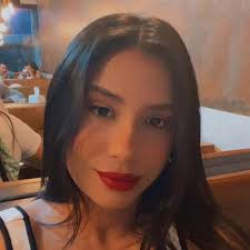 Nesta quinta-feira (25), Joelson Veloso, pai da influenciadora Isabel  Veloso, afirmou à @quem que a filha foi extubada após 21 dias. Nos stories,  ele publicou: “Nossa princesa está acordada! Bem cuidada, forte,