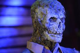 Aaron Gundersen creates Haunted Victorian Parlor for Halloween