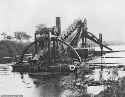 Manchester ship canal on wn network delivers the latest videos and editable pages for news & events, including entertainment, music, sports goods were also transported on the runcorn extension of the bridgewater canal (from 1776) and the liverpool and manchester railway (from. The Big Ditch Men Who Spent Seven Long Years Building The Manchester Ship Canal Daily Mail Online