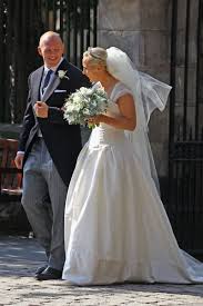 Zara phillips and mike tindall's wedding at canongate kirk. Mike Tindall And Zara Phillips Met In A Bar In Sydney Where He Was Drowning His Sorrows Royal Wedding Dress Zara Phillips Wedding Dress Zara Phillips Wedding