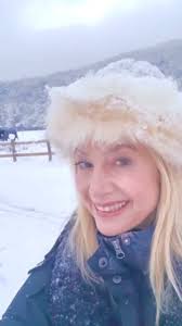 Chilly air, warm hearts! ❄️💕 Mira Sorvino's family adventure is giving us  all the winter feels. They made memories to last a lifetime. It's moments  like this that make winter magical. Let's spread the ...