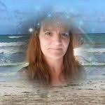 Carrie Squires's Instagram, Twitter & Facebook