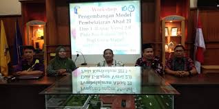 Di abad 21 ini ada banyak perkembangan yang telah model pembelajaran abad 21 ini penting untuk kita ketahui. Workshop Pengembangan Model Pembelajaran Abad 21 Dan E Raport Versi 2 0 Pada Kurikulum 2013 Smp Negeri 1 Tuban Smp Negeri 1 Tuban