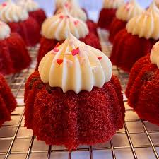 Preheat oven to 350 degrees f. Mini Red Velvet Bundt Cakes With Cream Cheese Frosting 7 Empty Plates