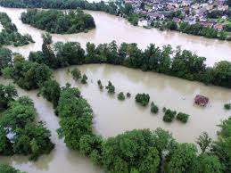 1 tag nach den grossen regenfällen ist das ausmass der überschwemmung immernoch gut zu sehen Cuhwwqpl3z6b3m