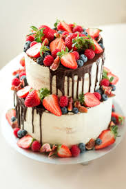 Quarktorte Mit Frischen Fruchten Und Schokolade Cake Chocolate Wedding Cake Fruit Wedding Cake