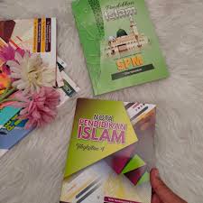 Disini kami kongsikan rancangan tahunan pendidikan islam buat anda semua. Buku Rujukan Pendidikan Islam Yang Padat Dan Warna Warni Buat Anak Sekolah Menengah Enchanted Life Begins
