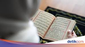 Tak bisa ngaji, ahli waris pasang mp3 player di kuburan via www.rancahpost.co.id. Keutamaan Membaca Surat Yasin Yang Punya 83 Ayat