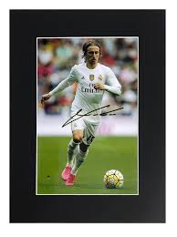 Roy keane joked he 'never hit a ball with the outside of the boot' after luka modric's stunning winner against scotland. Luka Modric Autograph Signed Real Madrid Photo Display Firma Stella