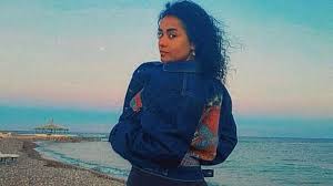 حكت نانسي خلال لقاء مع برنامج معكم من تقديم منى. Ryz Atwau6buvm