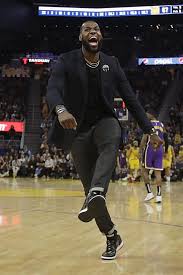 Born december 30, 1984) is an american professional basketball player for the los angeles lakers of the national basketball association (nba). Frau Von Nfl Profi Bezichtigt Lebron James Der Untreue Stars Vol At