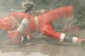 敵の貴公子に圧倒されるニンジャレッド サスケ 戦隊ヒーローのやられ 戦隊ヒーロー ヒーロー 特撮ヒーロー