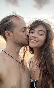 Jan Giles's Instagram, Twitter & Facebook