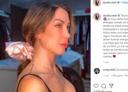 Daniela colett mostró en una publicación en instagram que esperan su tercer hijo. Daniela Colett Esposa De Eduardo Vargas Sorprende Con Su Estilo Y Sus Retoques En La Nariz 10 Mejores Looks De La Modelo Guioteca