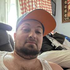 I think they should bring elvis presley and some other rock singers to  fortnite