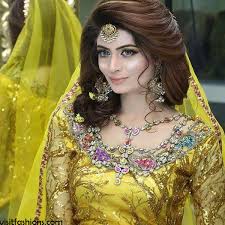 Dresses For Mehndi Dholki January 2020 In 2020 Pakistani Bridal Makeup New Bridal Hairstyle Bridal Makeup