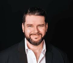 Len Mcintosh's Instagram, Twitter & Facebook