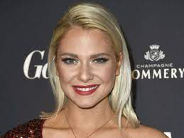 Macht ihr euch hübsch und schmeißt euch in ein schickes outfit oder. Valentina Pahde Gets Her Own Gzsz Spin Off Law Crime News