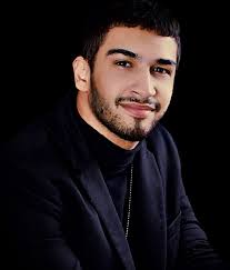 Revelația perioadei contemporane: Claudiu Dumitrache, tânărul care și-a  publicat cartea biografică la doar două decenii de viață