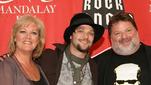 Dude sounds a little drunk in this video too, bam. Viva La Bam So Sieht Die Familie Heute Aus