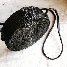 Tas ransel untuk wanita kini hadir dengan berbagai pilihan menarik, mulai dari desain, bahan, hingga warna. Tas Rotan Sumpe Full Black Kancing Pita Tas Selempang Wanita Kekinian Trend 2019 Shopee Indonesia