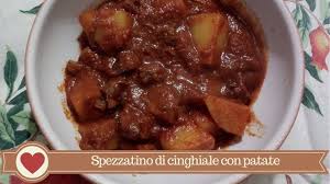 Un gustoso spezzatino di cinghiale, prima marinato per 8 ore e poi cotto con pomodoro e odori, come si prepara in toscana. Spezzatino Di Cinghiale Versione Abbreviata Della Mia Primissima Ricetta Youtube