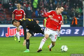 Minimalnie bukmacherzy faworyzują gospodarzy, bo proponują kurs 2.39 na ich wygraną, a typ na gości wyceniany jest na 3.10. Historia Meczow Wisla Krakow Zaglebie Lubin