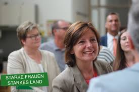 Premier malu dreyer & chargée d'affaires a.i., robin s. Landesregierung Rheinland Pfalz On Twitter Ministerprasidentin Malu Dreyer Dank Dem Angebot Lasst Sich Familie Und Beruf Besser Miteinander Vereinbaren Dies Stellt Eine Starke Unterstutzung Durch Die Erzieher Und Erzieherinnnen Dar Das Ist