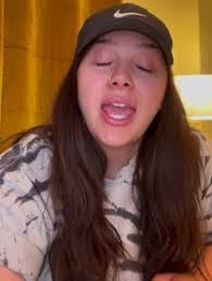 Sara Buckley's Instagram, Twitter & Facebook