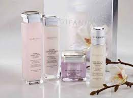 晚上先涂水还是精华液 先涂精华水还是爽肤水 shampoo bottle beauty shampoo