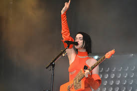 Vincent was born on september 28, 1982 in tulsa, oklahoma, usa as annie erin clark. From Boston Calling 2018 St Vincent Dazzles And Disturbs Arts The Harvard Crimson