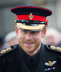 Prinz Philip (†99) als junger Soldat: Das charmante Lächeln hat Harry von  Opa!