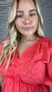 You can get this dress!!🤩🤩 dress-  https://www.buycurvy.com/products/24-sss-v-enjoy-the-party-umgee-dk-coral-tiered-lined-dress?_pos=1&_sid=bd68fdf09&_ss=r 